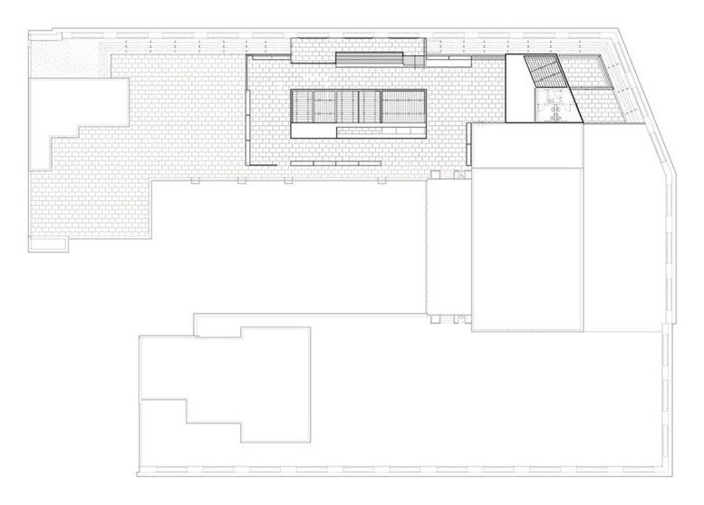 Line drawing of the roof plan with the pavilion, terrace and annex.