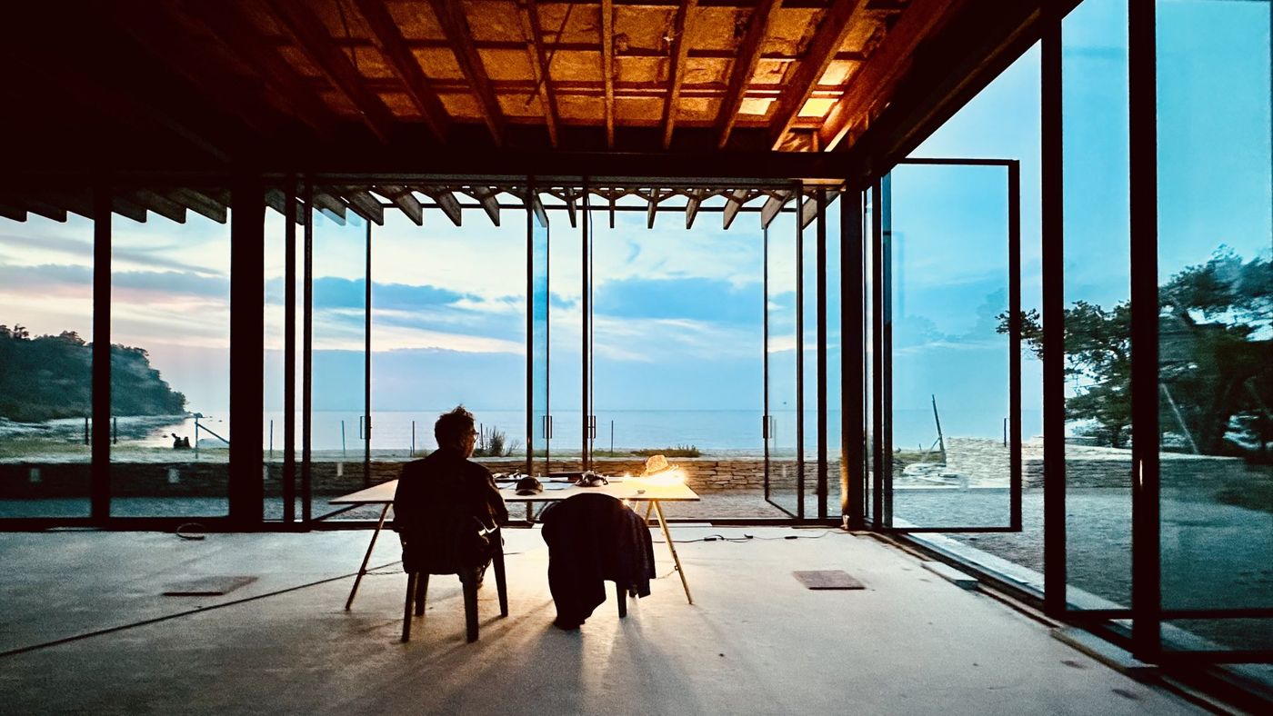 Ihrebaden, Ireviken, Gotland: the hall in construction at dusk, the Baltic beyond